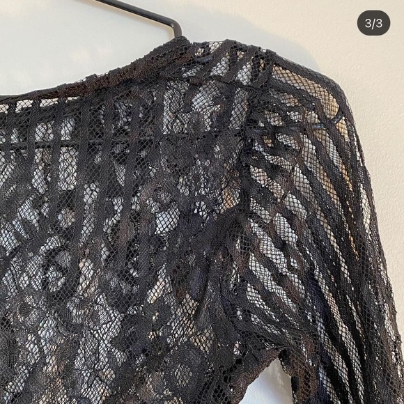 Lace long-sleeves too - Picture 2 of 2